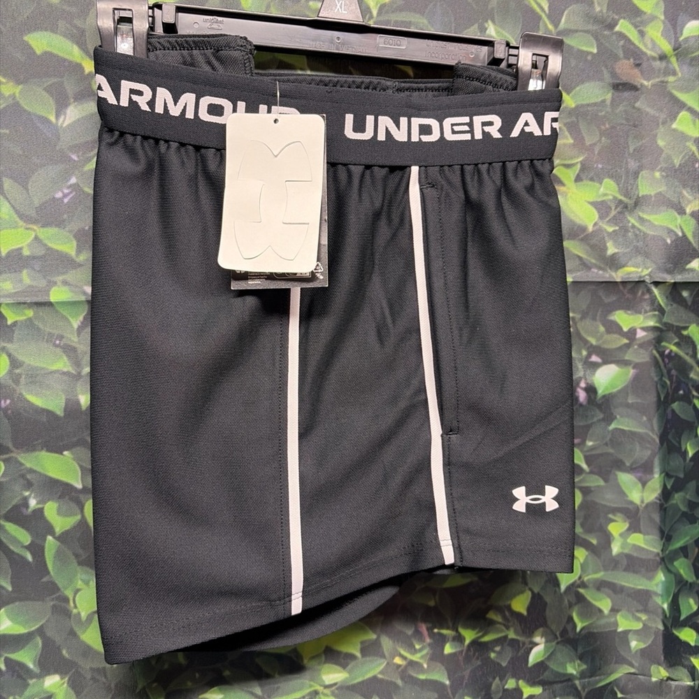 Under Armour Girls Shorts Black S, M, L, XL new with tags double pockets sports